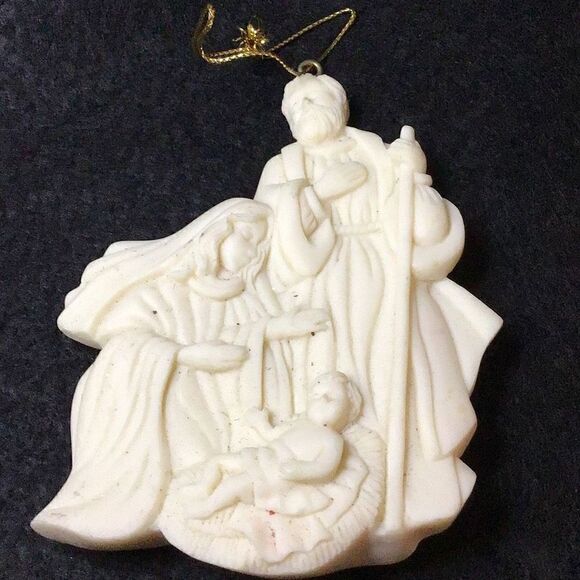 Vintage Avon, holy family, manger ornament - Picture 3 of 4